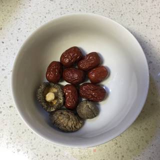 板栗淮山猪蹄汤的做法步骤：6