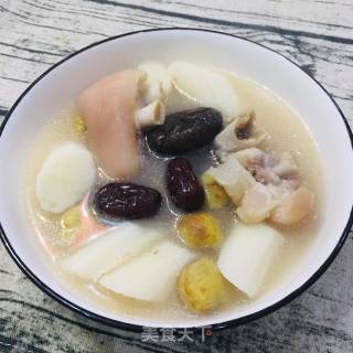 板栗淮山猪蹄汤的做法步骤：14