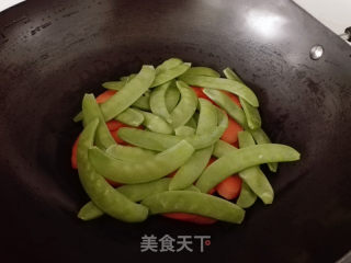 荷兰豆胡萝卜炒腊肠的做法步骤：3