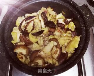 香菇三黄鸡的做法步骤：2