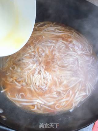 西红柿鸡蛋面的做法步骤：6