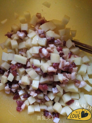 土豆肉丁包子的做法步骤：3