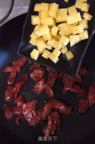 香辣土豆焖饭的做法步骤：1