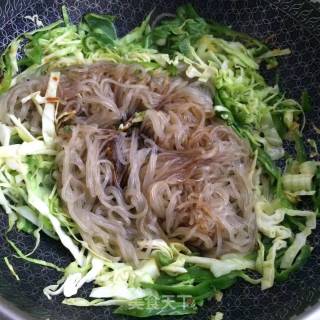 青椒包菜炒粉条的做法步骤：7
