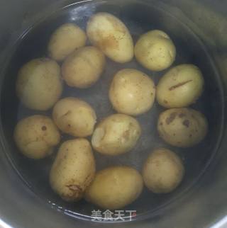 孜然椒盐小土豆的做法步骤：1