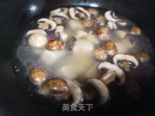 蘑菇豆腐虾汤的做法步骤：3