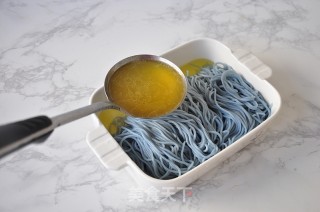 蝶豆花鸡汤面的做法步骤：8