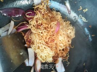 洋葱鸡蛋面的做法步骤：4