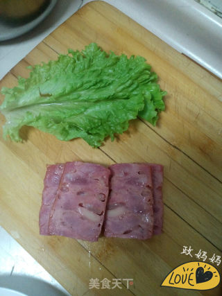 吐司三明治的做法步骤：1