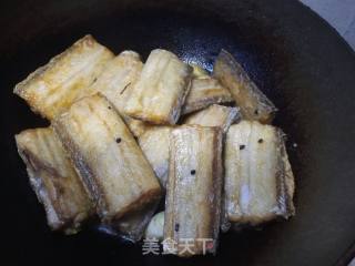 红烧带鱼的做法步骤：8