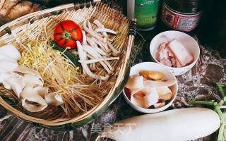 老谭酸汤萝卜皮的做法步骤：1