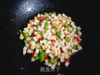 椒炒红薯丁的做法步骤：7