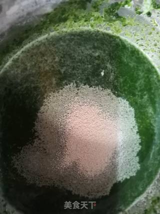 菠菜小馒头的做法步骤：2