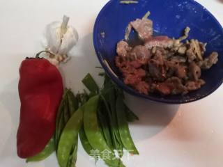 牛肉炒荷兰豆的做法步骤：3