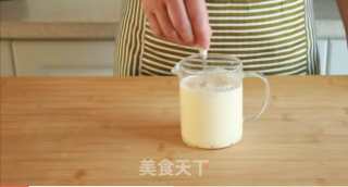 面粉还在做馒头和包子？五珍粉奶香烤饼，口感细腻醇香，简单易学，比烧饼还美味！的做法步骤：2