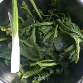 菠菜拌木耳的做法步骤：2