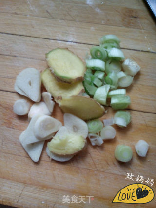 红烧鳗鱼的做法步骤：3