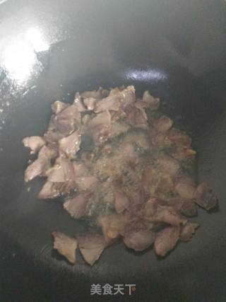 爆腌肉炒木耳的做法步骤：5