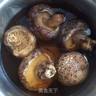 花菇鸡汤的做法步骤：2