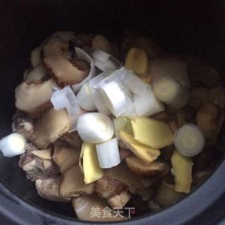 花菇鸡汤的做法步骤：6