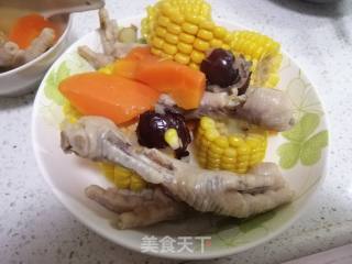 粟米红萝卜煲鸡脚的做法步骤：3
