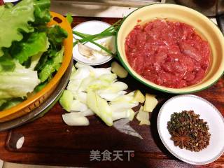 水煮牛肉片的做法步骤：1