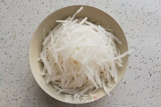 虾皮萝卜丝汤的做法步骤：1