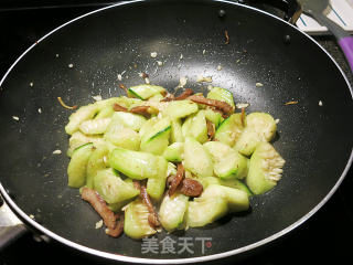 叉烧炒丝瓜的做法步骤：5