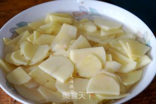 青椒土豆片的做法步骤：2