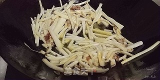 糖醋菇丝的做法步骤：3