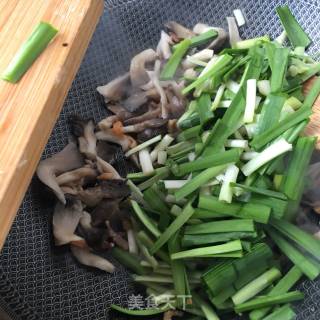 韭菜平菇炒海米的做法步骤：8