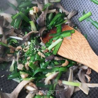 韭菜平菇炒海米的做法步骤：12