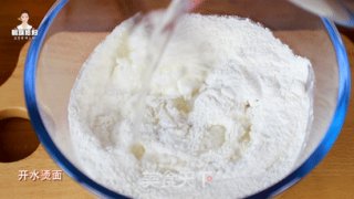 能让鸡蛋特别顺滑的韭菜盒子做法的做法步骤：2