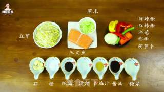 熏三文鱼炒蔬菜的做法步骤：1