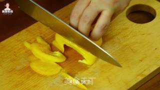 熏三文鱼炒蔬菜的做法步骤：4