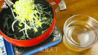 熏三文鱼炒蔬菜的做法步骤：7