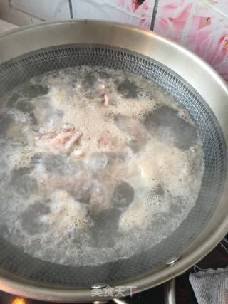 玉米莲藕炖排骨的做法步骤：3