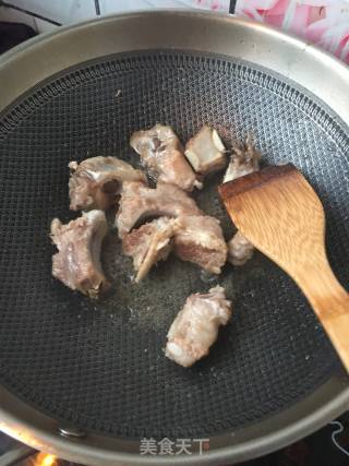 玉米莲藕炖排骨的做法步骤：7
