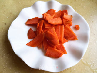 西兰花炒牛肉肠的做法步骤：2