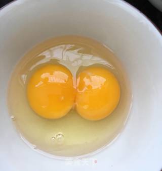 鸡蛋炒蒜黄的做法步骤：2