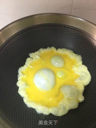 鸡蛋炒蒜黄的做法步骤：5