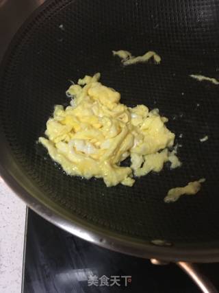 鸡蛋炒蒜黄的做法步骤：6