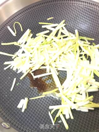 鸡蛋炒蒜黄的做法步骤：9
