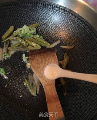 泡菜排骨海参面的做法步骤：7