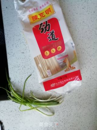 阳春面的做法步骤：1