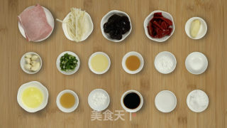 鱼香肉丝的做法步骤：1