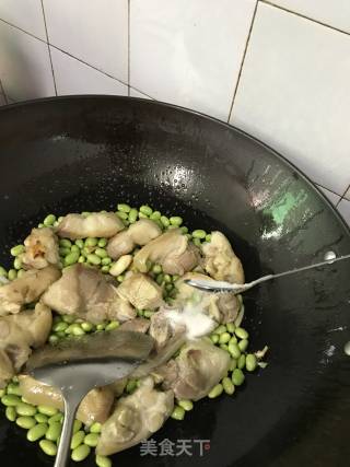 毛豆焖猪脚的做法步骤：3