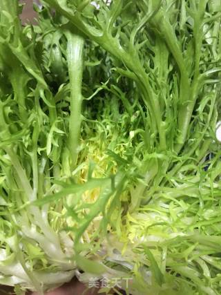 煎鸡脯肉牛油果蔬菜沙拉的做法步骤：1