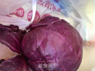 煎鸡脯肉牛油果蔬菜沙拉的做法步骤：2