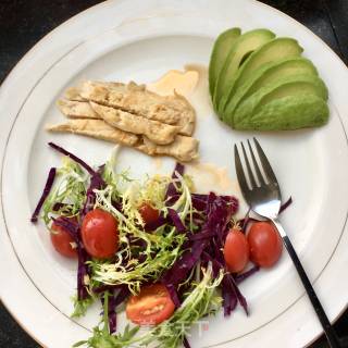 煎鸡脯肉牛油果蔬菜沙拉的做法步骤：17